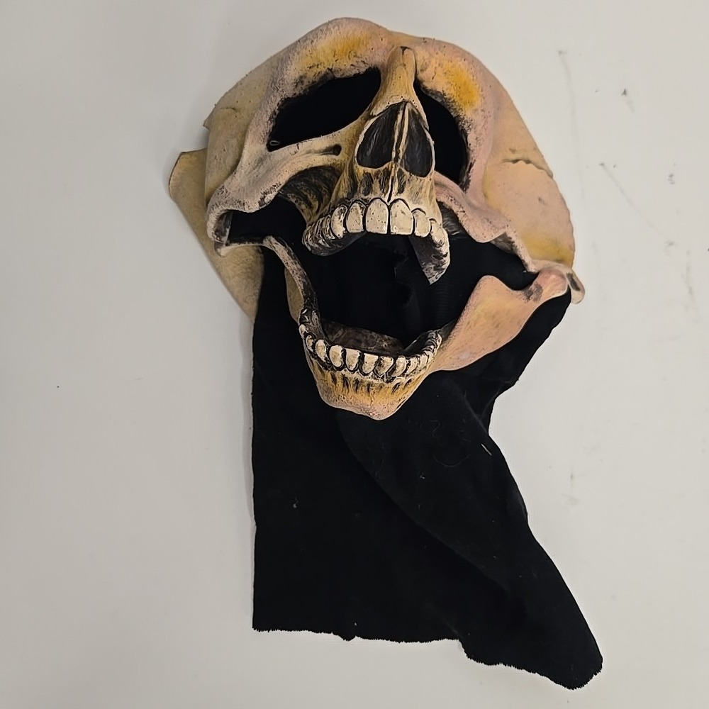 VTG Be Somethng Studio Halloween Skeleton Scull‎ Hooded Mask 1993 B.Y.